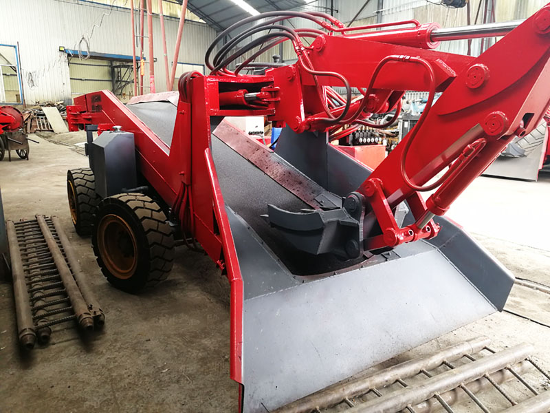 輪胎式扒渣機(jī) 輪胎式扒渣機(jī)